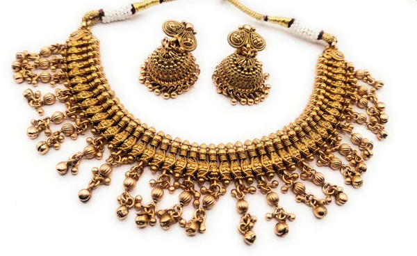 Gold_Alloy_And_Gold_Plated_Premium_Jewellery_Set_For_Women