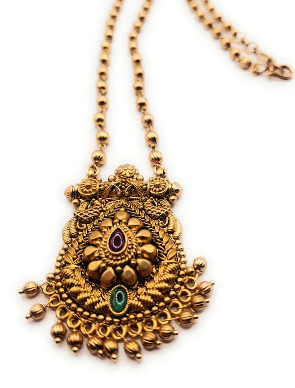 Gold_Alloy_And_Gold_Plated_Premium_Pendant_Set_For_Women