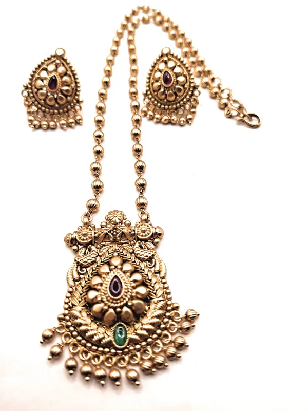 Gold_Alloy_And_Gold_Plated_Premium_Pendant_Set_For_Women