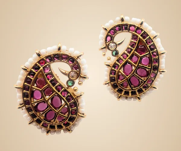 Gold_Alloy_And_Gold_Plated_Premium_Stud_Earrings_For_Women
