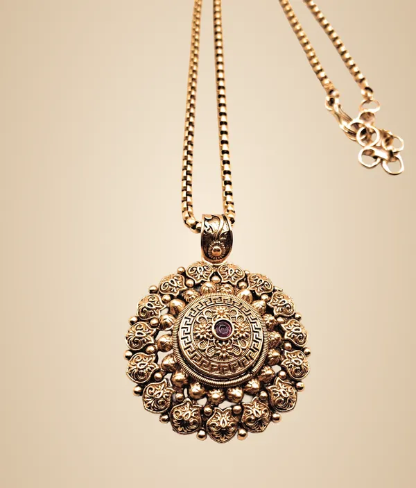 Gold_Alloy_And_Gold_Plated_Premium_Pendant_Set_For_Women