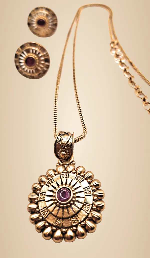 Red_Alloy_And_Gold_Plated_Premium_Pendant_Set_For_Women