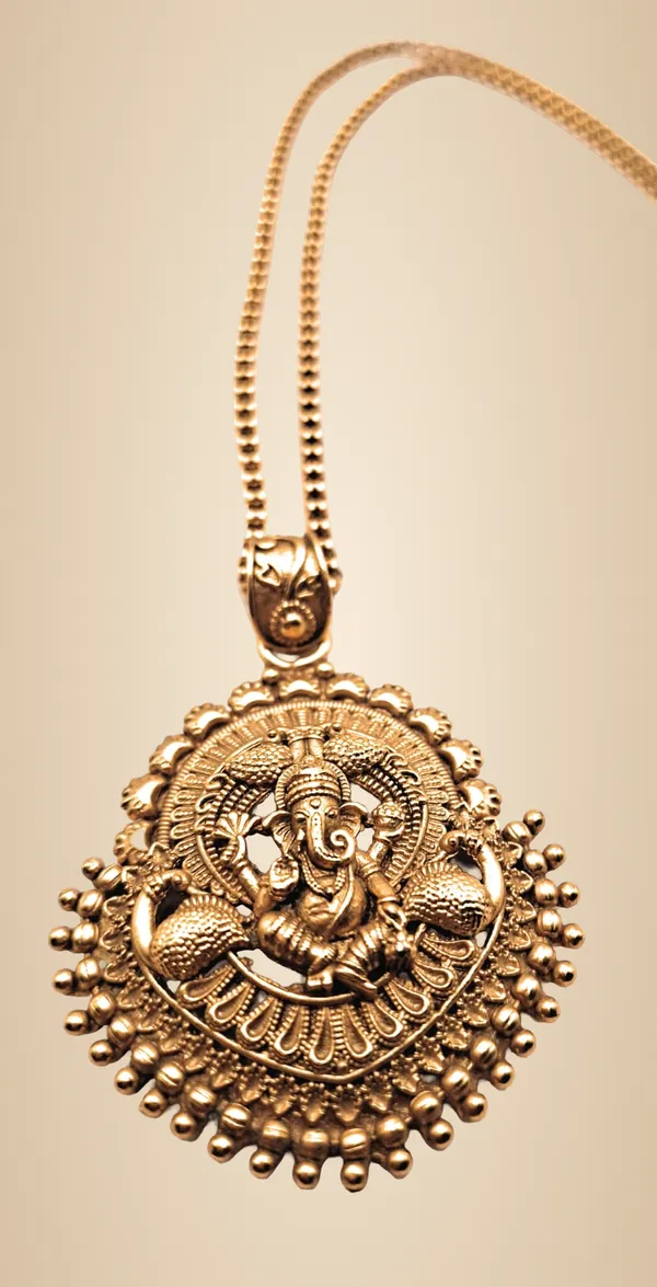 Gold_Polished_Alloy_And_Gold_Plated_Premium_Pendant_Set_For_Women