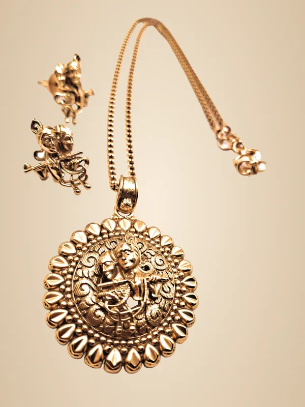 Gold_Polished_Alloy_And_Gold_Plated_Premium_Pendant_Set_For_Women