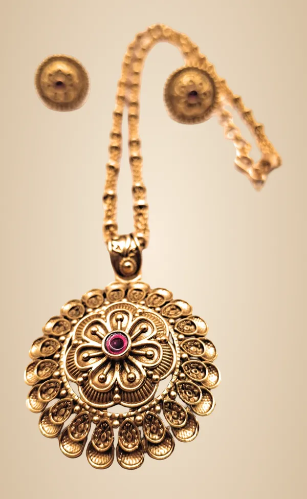 Gold_Polished_Alloy_And_Gold_Plated_And_Artificial_Stones_Premium_Pendant_Set_For_Women