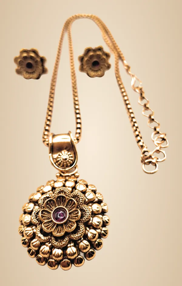 Red_Alloy_And_Gold_Plated_Premium_Pendant_Set_For_Women