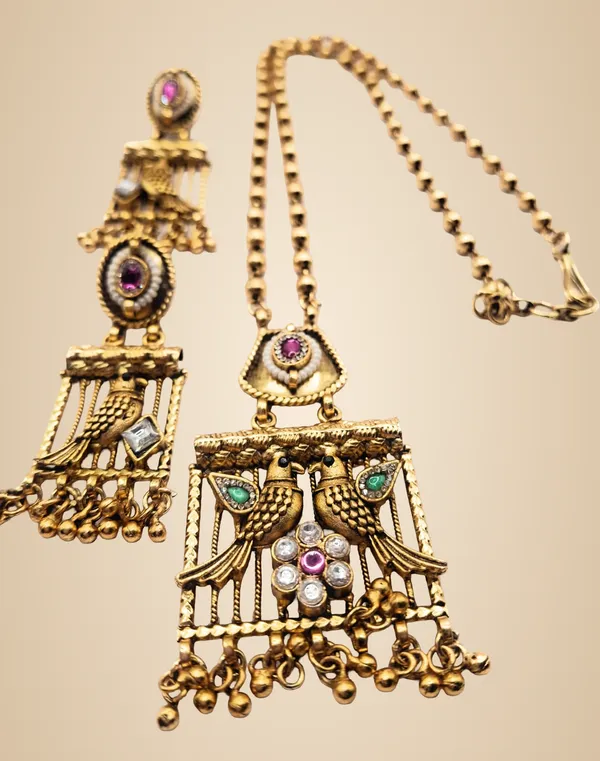 Red_Alloy_And_Gold_Plated_Premium_Pendant_Set_For_Women