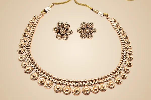 Gold_Polished_Alloy_And_Gold_Plated_And_Antique_Finish_Premium_Antique_Jewellery_Set_For_Women