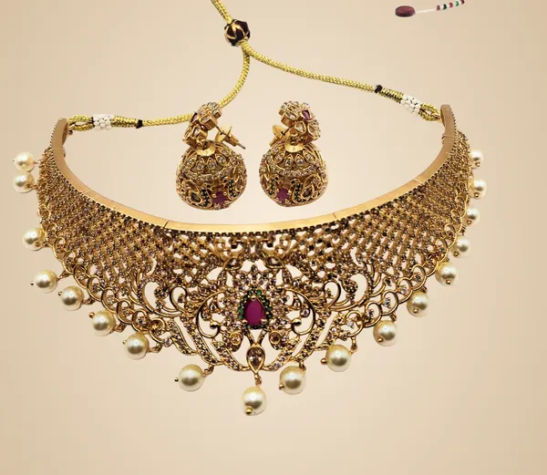 White_Alloy_And_Gold_Plated_And_Artificial_Stones_Premium_Bridal_Jewellery_Set_For_Women