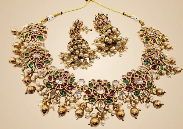 Red_And_Green_And_White_Alloy_And_Gold_Plated_Premium_Jewellery_Set_For_Women