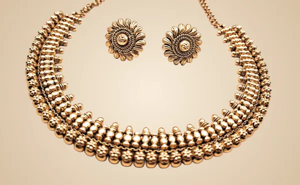Gold_Alloy_And_Gold_Plated_And_Pearl_Premium_Choker_Set_For_Women