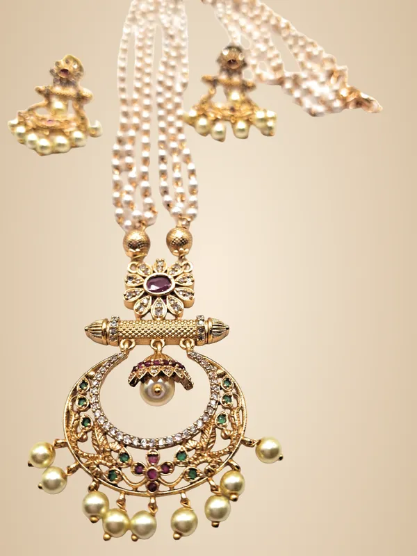 Pearl_Alloy_And_Gold_Plated_And_Pearl_Premium_Pendant_Set_For_Women