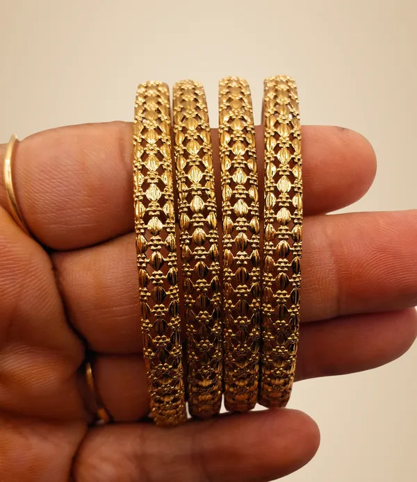 Gold_Polished_Alloy_And_Gold_Plated_Premium_Bangles_For_Women