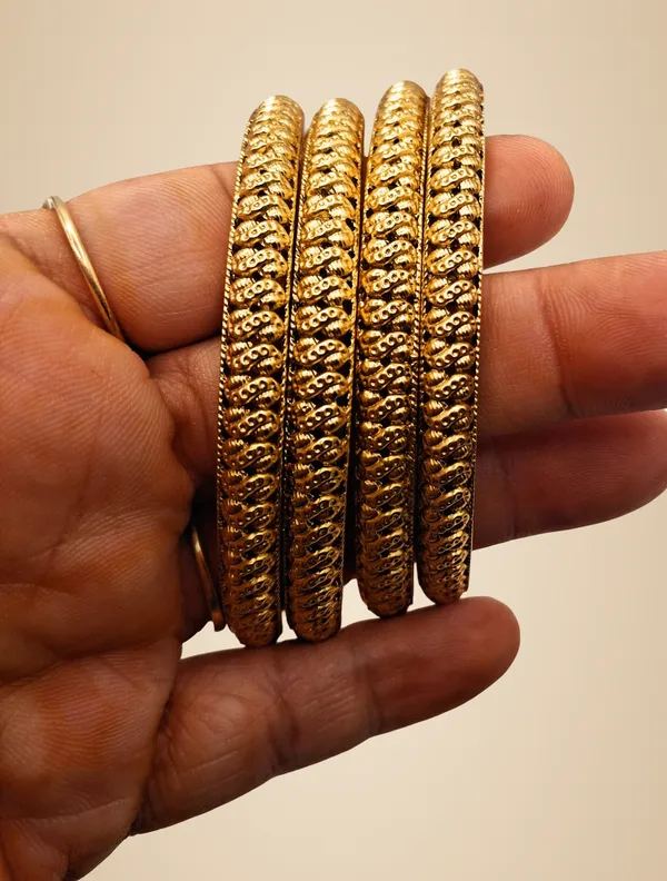 Gold_Polished_Alloy_And_Gold_Plated_Premium_Bangles_For_Women