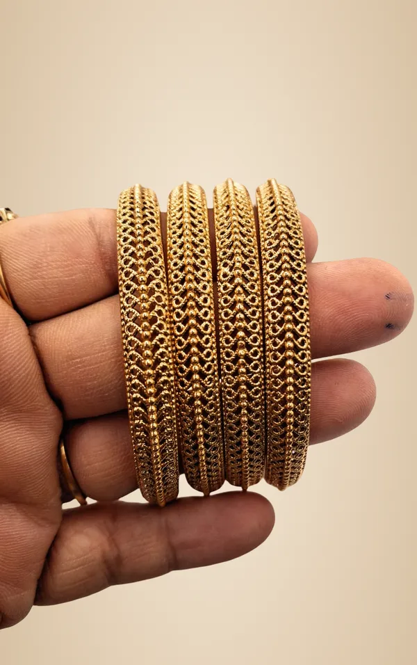 Gold_Polished_Alloy_And_Gold_Plated_Premium_Bangles_For_Women