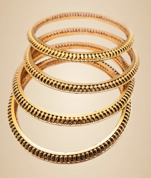Gold_Polished_Alloy_And_Gold_Plated_Premium_Bangles_For_Women