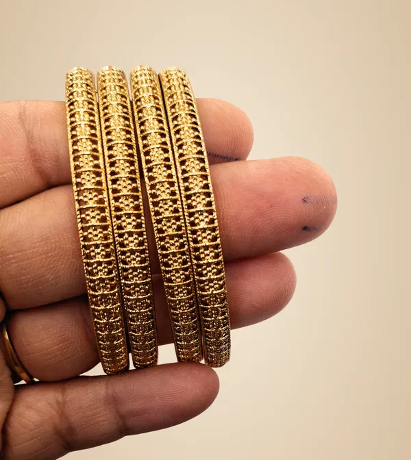 Gold_Polished_Alloy_And_Gold_Plated_Premium_Bangles_For_Women