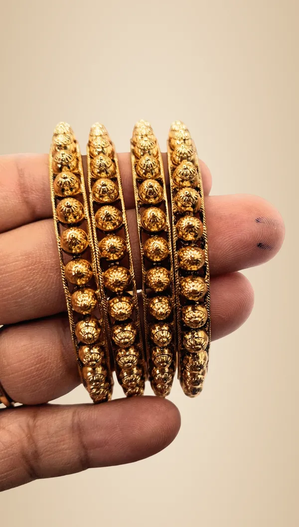 Gold_Polished_Alloy_And_Gold_Plated_Premium_Bangles_For_Women