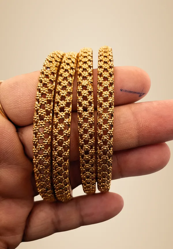 Gold_Polished_Alloy_And_Gold_Plated_Premium_Bangles_For_Women