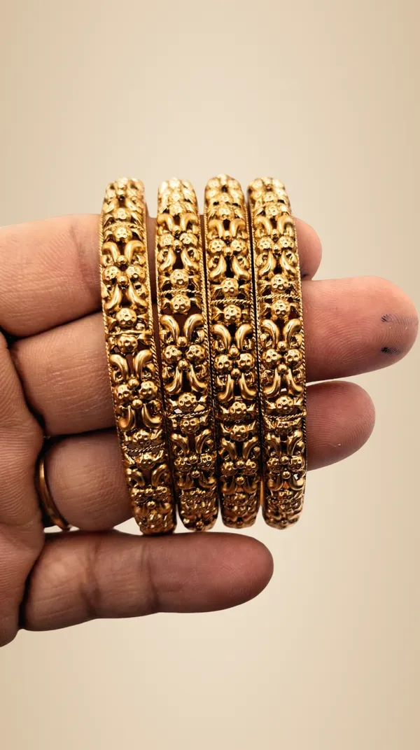 Gold_Polished_Alloy_And_Gold_Plated_Premium_Bangles_For_Women