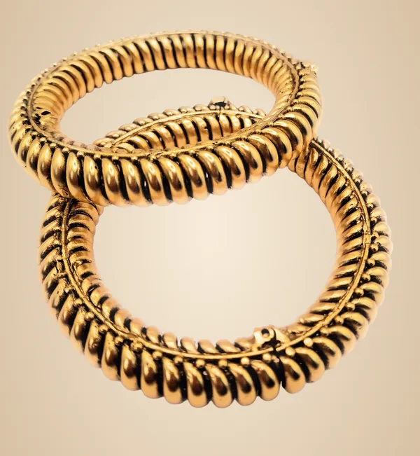Gold_Polished_Alloy_And_Gold_Plated_Premium_Tode_For_Women