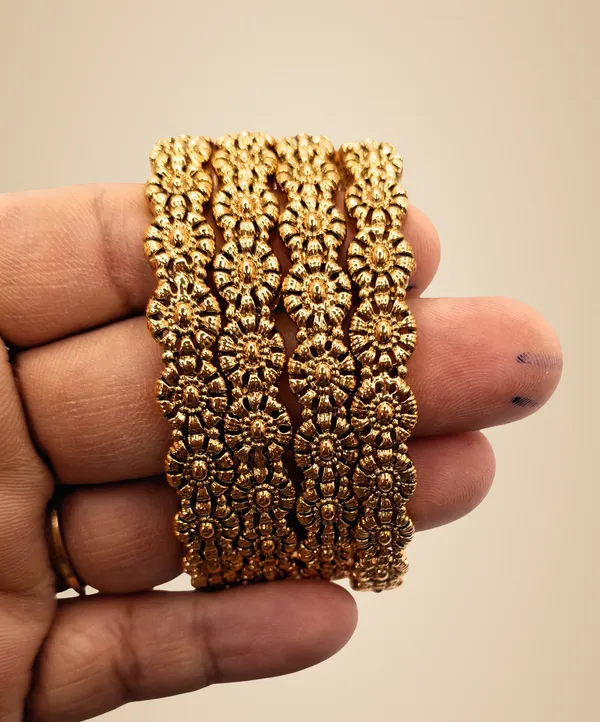 Gold_Polished_Alloy_And_Gold_Plated_Premium_Bangles_For_Women