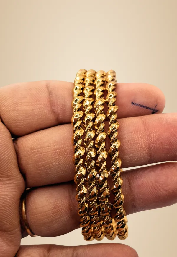 Gold_Polished_Alloy_And_Gold_Plated_Premium_Bangles_For_Women