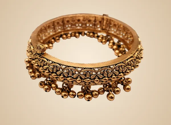 Gold_Polished_Alloy_And_Gold_Plated_Premium_Kada_For_Women