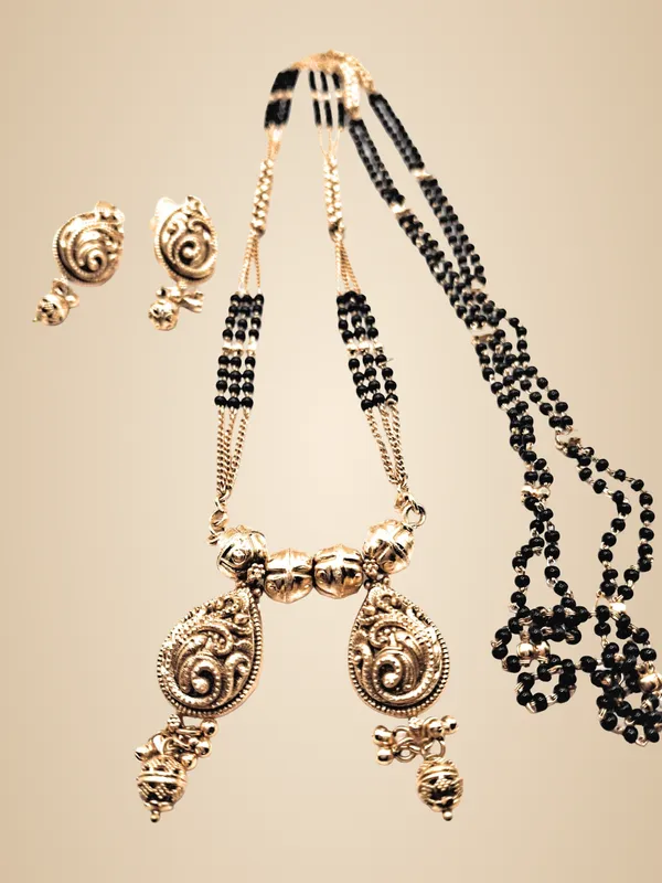 Gold_Alloy_And_Gold_Plated_And_Kundan_And_Black_Beads_Premium_Mangalsutra_Set_For_Women