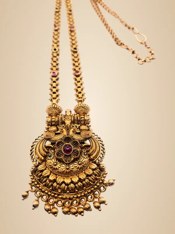 Gold_Polished_Alloy_And_Gold_Plated_Premium_Pendant_Set_For_Women