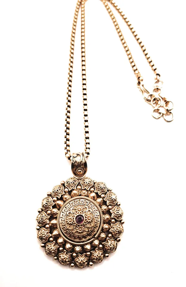Gold_Alloy_And_Gold_Plated_Premium_Pendant_Set_For_Women
