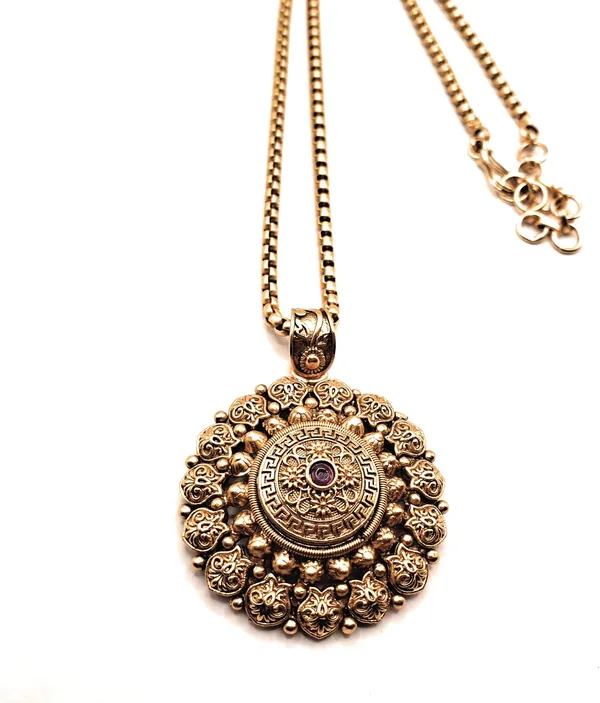 Gold_Alloy_And_Gold_Plated_Premium_Pendant_Set_For_Women