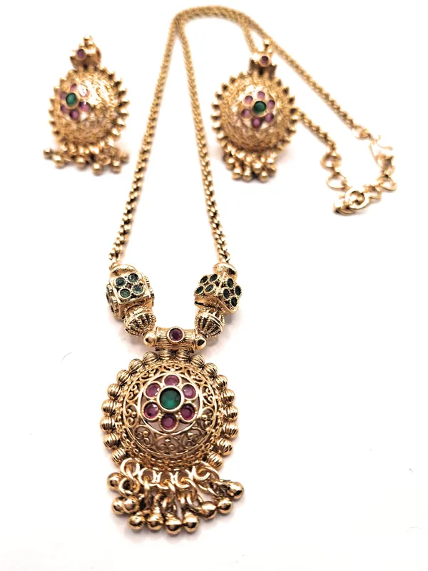 Gold_Alloy_And_Gold_Plated_And_Artificial_Stones_Premium_Pendant_Set_For_Women