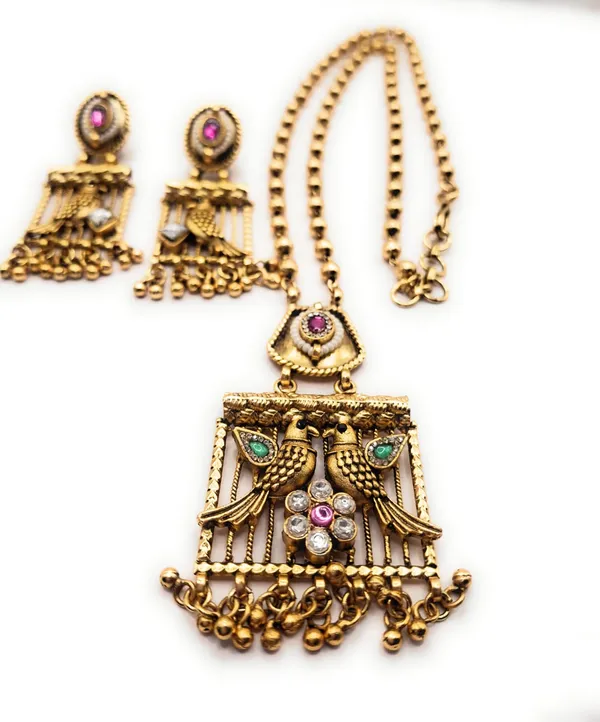 Red_Alloy_And_Gold_Plated_Premium_Pendant_Set_For_Women