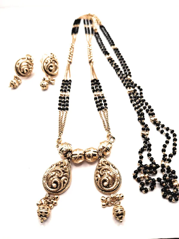 Gold_Alloy_And_Gold_Plated_And_Kundan_And_Black_Beads_Premium_Mangalsutra_Set_For_Women