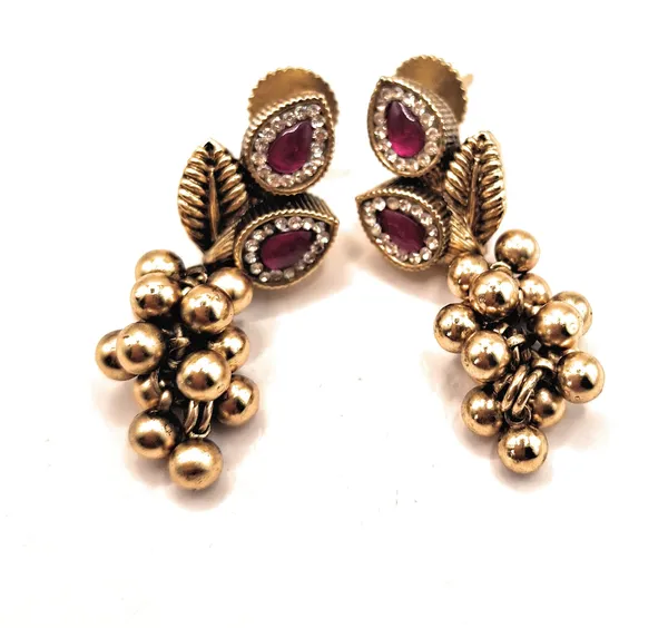 Gold_Alloy_And_Gold_Plated_Premium_Drop_Earrings_For_Women