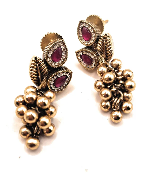 Gold_Alloy_And_Gold_Plated_Premium_Drop_Earrings_For_Women