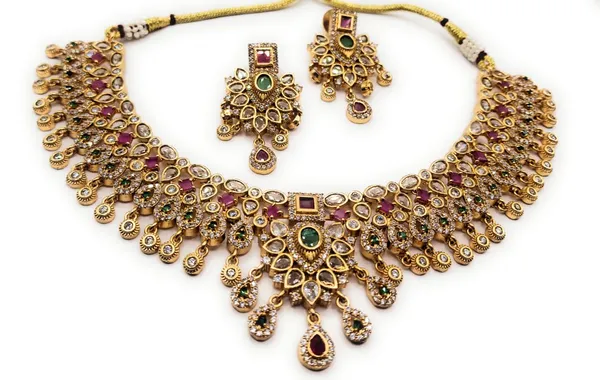 Multicolor_Alloy_And_Gold_Plated_And_Artificial_Stones_Premium_Jewellery_Set_For_Women