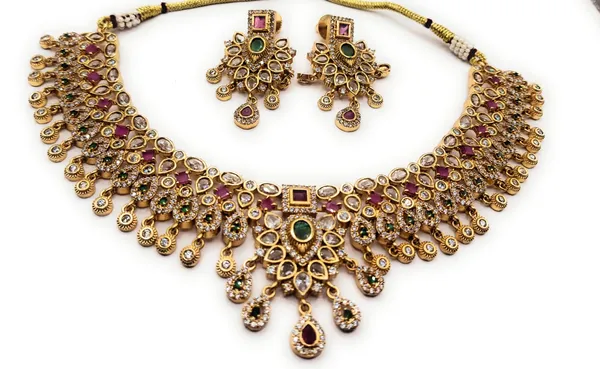 Multicolor_Alloy_And_Gold_Plated_And_Artificial_Stones_Premium_Jewellery_Set_For_Women