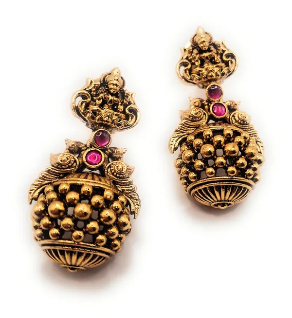 Gold_Alloy_And_Gold_Plated_Premium_Drop_Earrings_For_Women