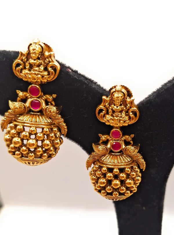 Gold_Alloy_And_Gold_Plated_Premium_Drop_Earrings_For_Women