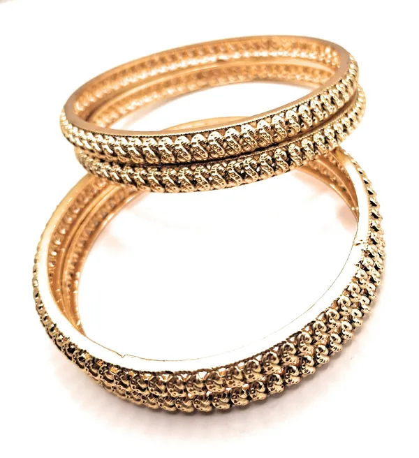 Gold_Polished_Alloy_And_Gold_Plated_Premium_Bangles_For_Women