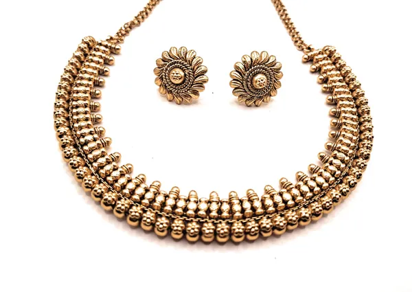Gold_Alloy_And_Gold_Plated_And_Pearl_Premium_Choker_Set_For_Women