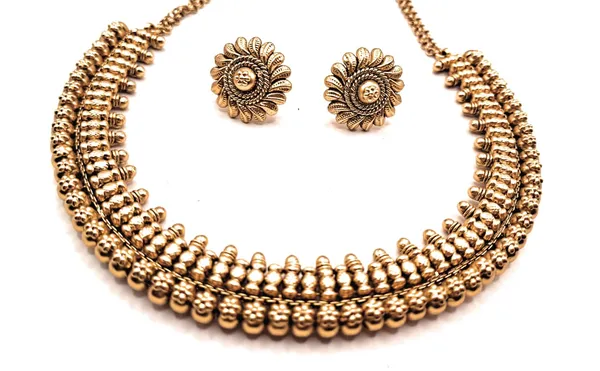 Gold_Alloy_And_Gold_Plated_And_Pearl_Premium_Choker_Set_For_Women