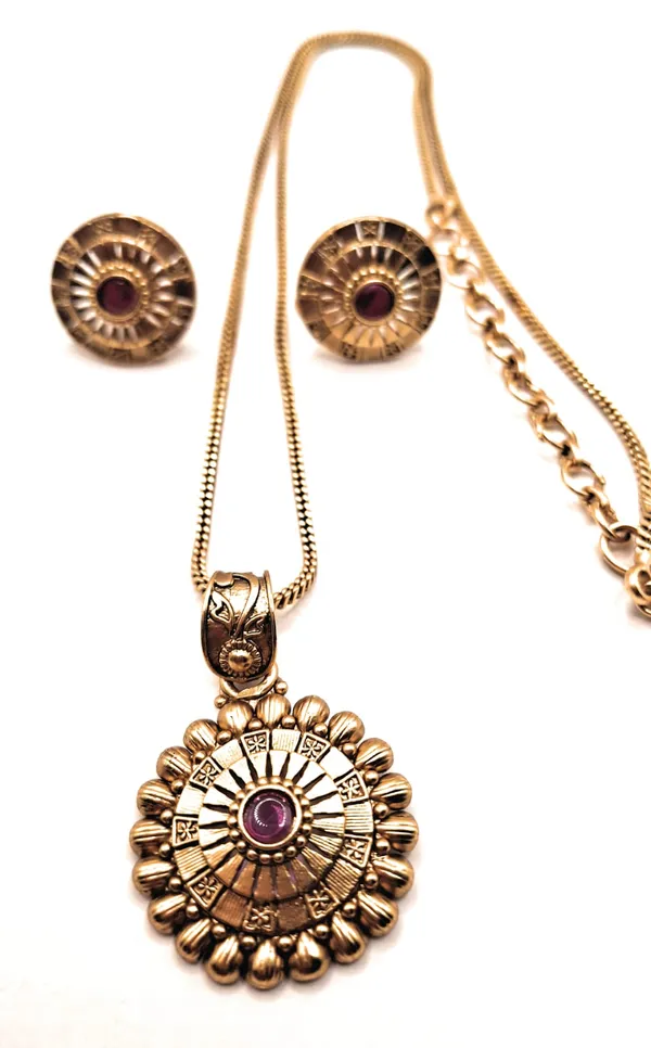 Red_Alloy_And_Gold_Plated_Premium_Pendant_Set_For_Women