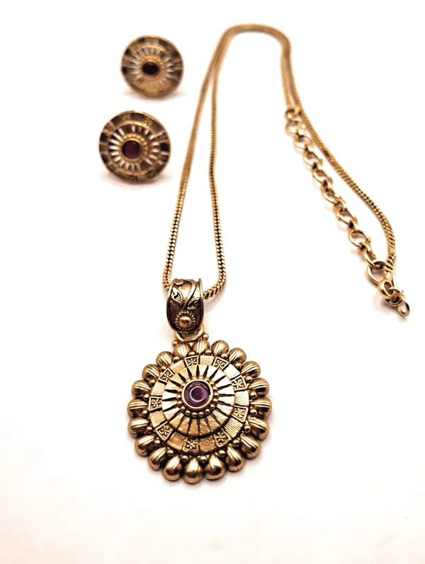 Red_Alloy_And_Gold_Plated_Premium_Pendant_Set_For_Women