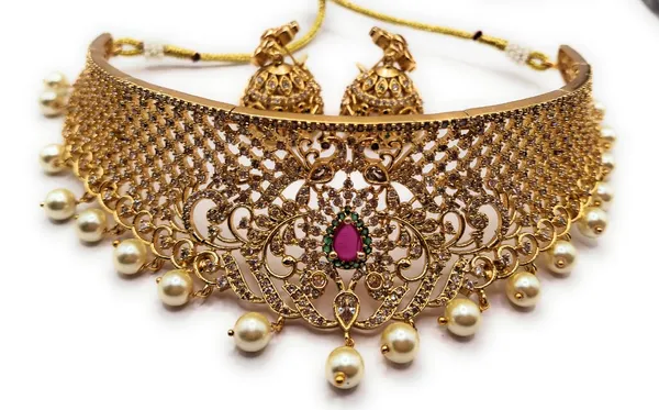 White_Alloy_And_Gold_Plated_And_Artificial_Stones_Premium_Bridal_Jewellery_Set_For_Women