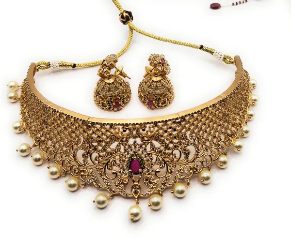 White_Alloy_And_Gold_Plated_And_Artificial_Stones_Premium_Bridal_Jewellery_Set_For_Women