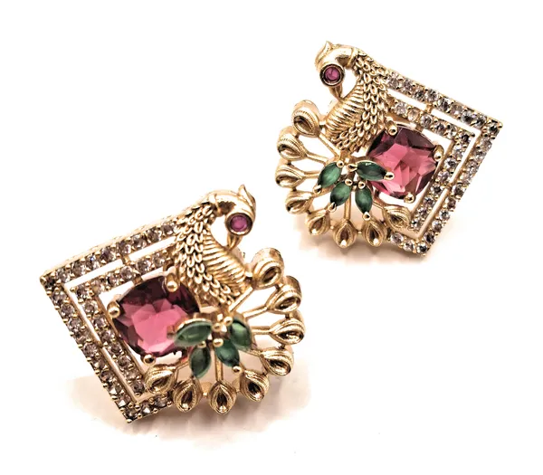 Red_And_Green_Alloy_And_Gold_Plated_Premium_Stud_Earrings_For_Women