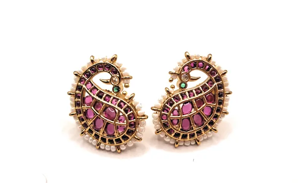 Gold_Alloy_And_Gold_Plated_Premium_Stud_Earrings_For_Women